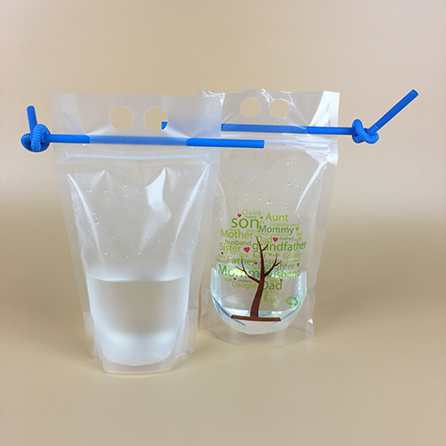 Resealable zipper clear stand up pouch cold juice drink bag with straw